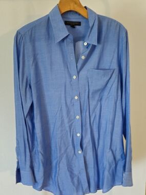 Banana Republic Womens Super Soft Light Blue Long-Sleeve Button-Down Shirt